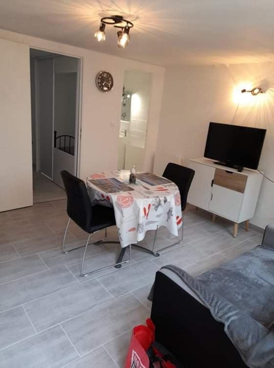 F2 Rdc Promo Cour Courseulles Sur Mer Courseulles-sur-Mer Exterior foto